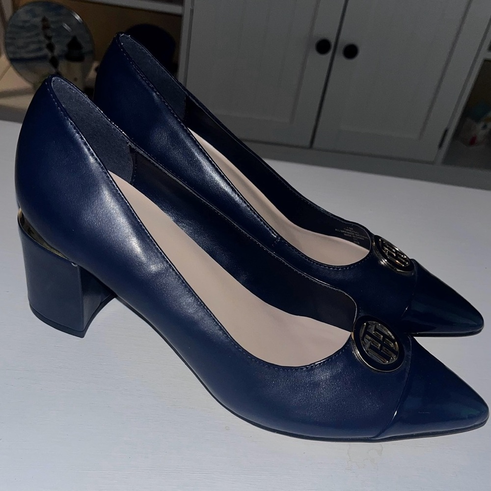 Woman’s Tommy Hilfiger heels